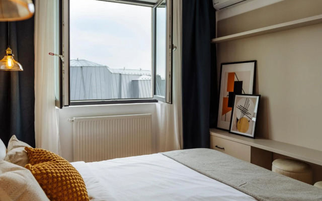 Sunny 2BR Flat - Top Location - Amazing Balcony