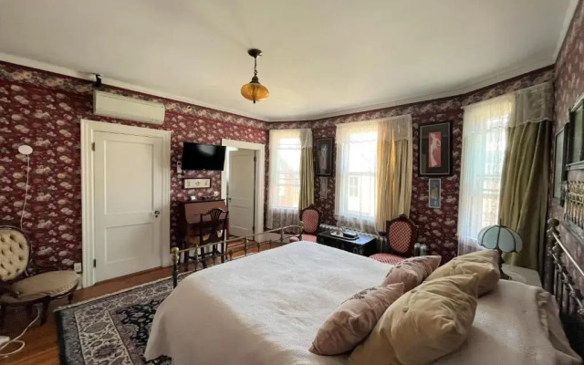 The Munroe Inn