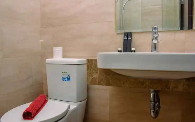 Nice and Fancy Studio Room at Menteng Park Apartment By Travelio – Bathroom – Jakarta