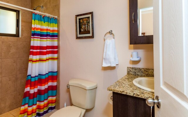 Bright, Airy 2BD Condo 3 Blocks From Beach