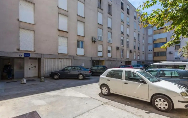 Stylish Two Bedroom Apartment Retreat With Balcony in Zadar