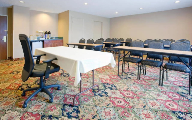 Country Inn & Suites by Radisson, Dunn, NC