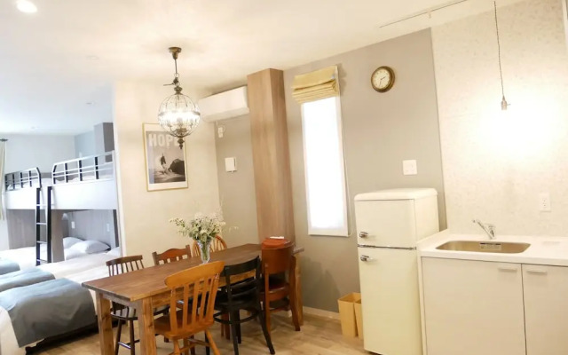 7 Rooms Hotel & Cafe