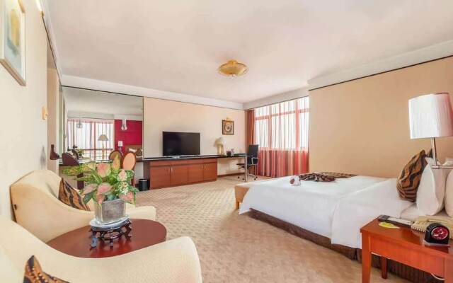 Days Hotel and Suites Jiaozuo