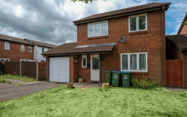 Sharp Close 4 Bedroom 2 Bath - Aylesbury