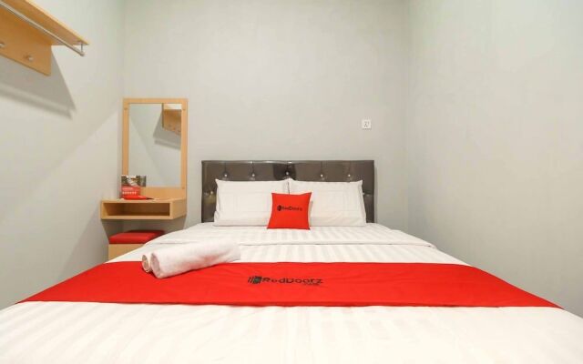 RedDoorz @ Helvetia Medan 2