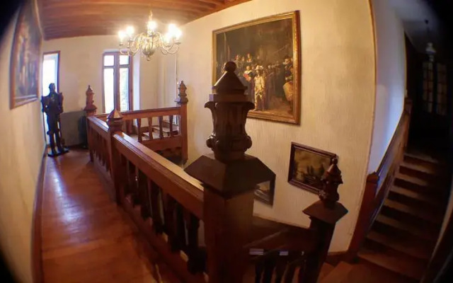 Château de Bussolles & 2 gîtes