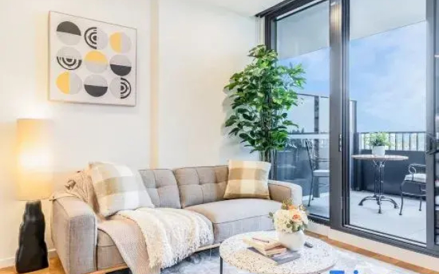 Stylish 1BR Apt in Ivanhoe with Free Parking