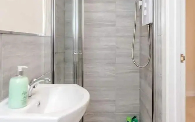 Bedford Hospital Studio Apartment - Victoria A