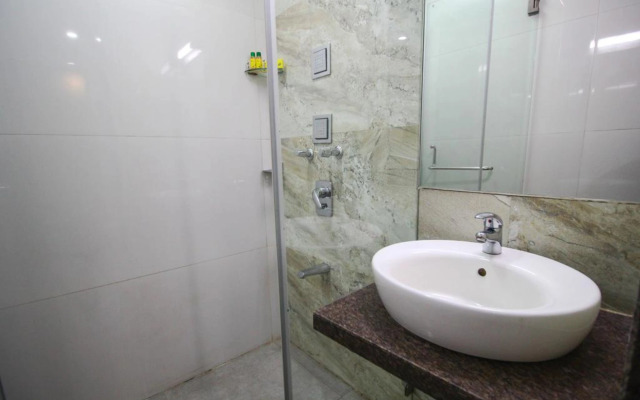 Super Townhouse OAK Regal Inn Near Sant Tukaram Nagar Metro Station