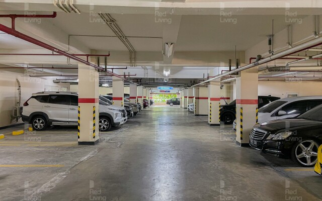 Redliving Apartemen Cinere resort - Gold Room