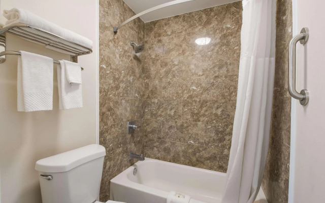 Quality Inn Decherd / Winchester