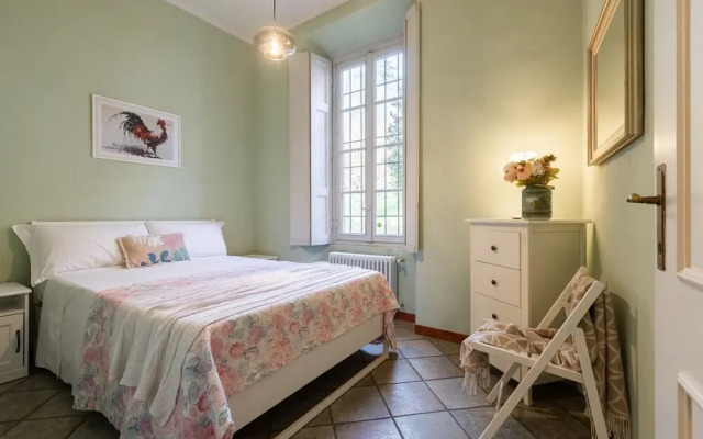 Elisabeth in Villa with Private Parking