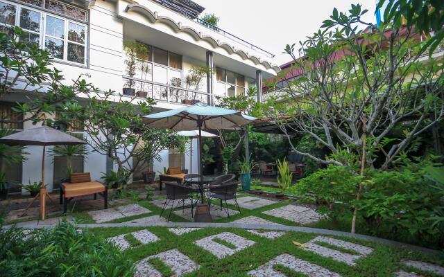 Frangipani Villa-90s Hotel