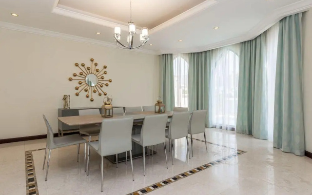 Palm Jumeirah Villa in Frond O by Deluxe Holiday Homes