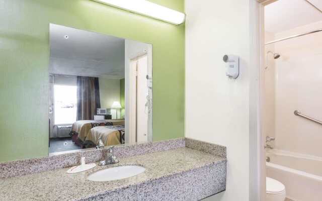 Super 8 By Wyndham Tifton