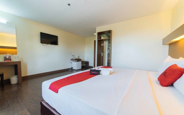RedDoorz Premium @ The Ritz Garden Oases