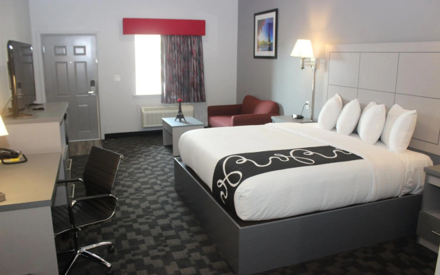 Paris Inn & Suites