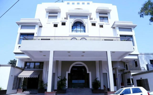 Hotel Rajmahal