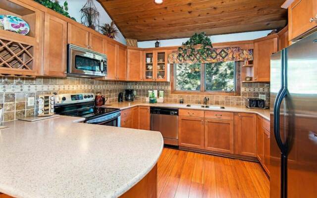 Winterset #02 - Shared Hot Tub & Pool!