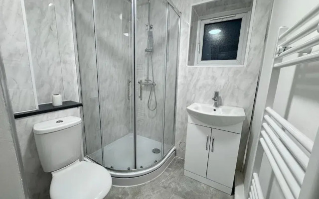 Charming London Apartment Retreat