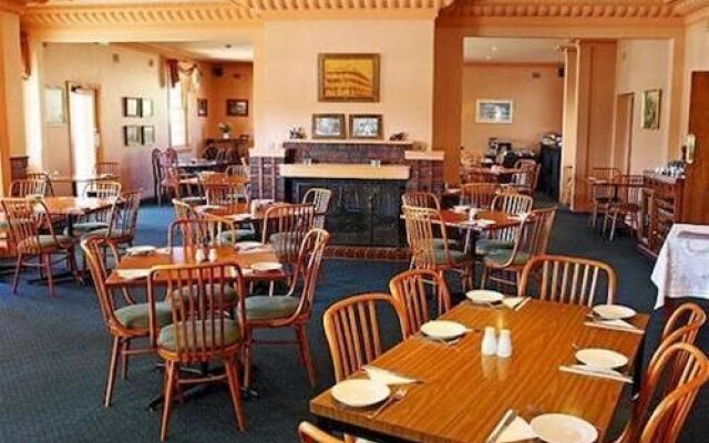 Golden Age Motel