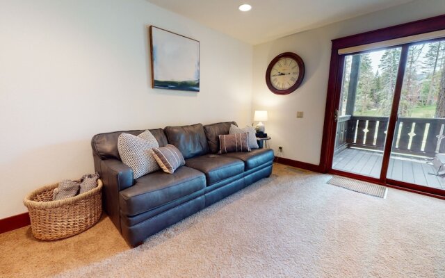 Timbers 15 Private Hot Tub, 2 Car Garage, Washer Dryer, Large Townhouse by RedAwning