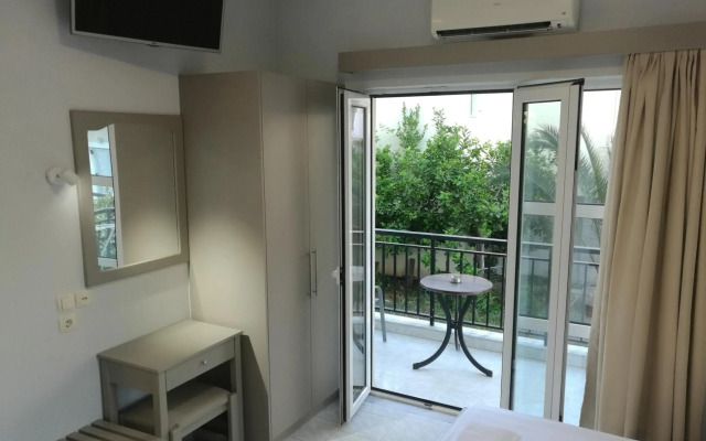 Niriis Hotel