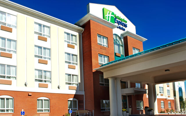 Holiday Inn Express Hotel & Suites Edson, an IHG Hotel