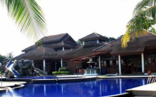 Green Village Pasir Salak Eco River Resort