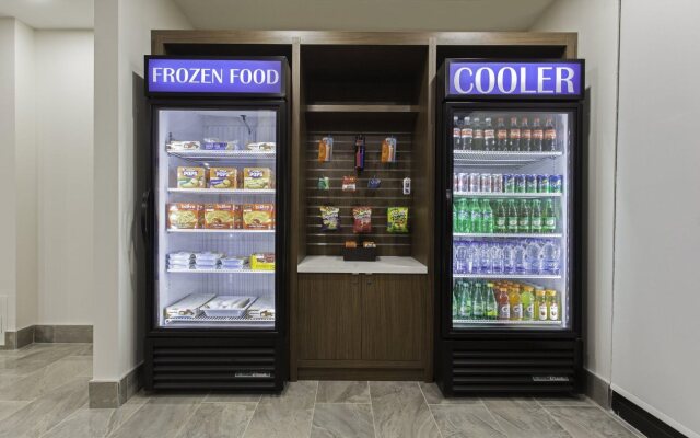 Holiday Inn Express & Suites Mississauga-Toronto Southwest by IHG