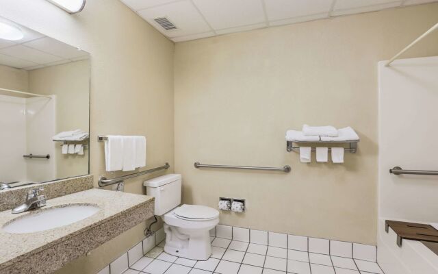 Econo Lodge Inn and Suites