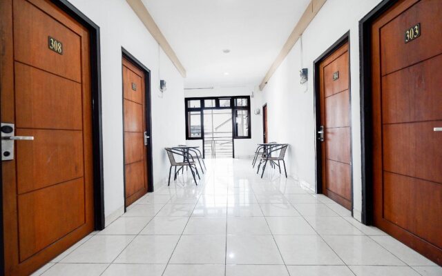 OYO 1251 Residence 8