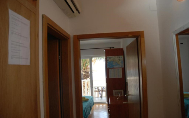 Apartment Sima - comfortable family apartments A2 Ivona Omis, Riviera Omis