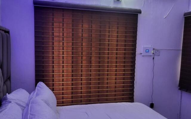 Julaz Apartment & Lounge