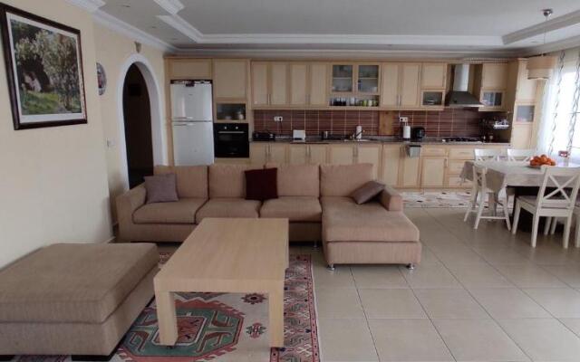 Spacious suite close to the beach
