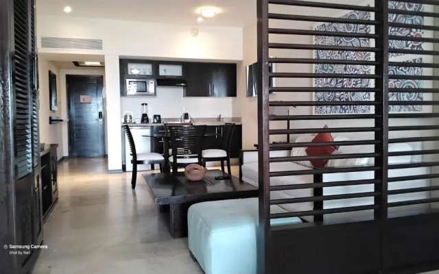 One Bedroom Ocean Front Suite on Medano Beach