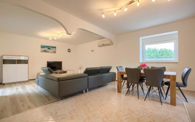 Awesome Home in Jadreski With 4 Bedrooms and Wifi
