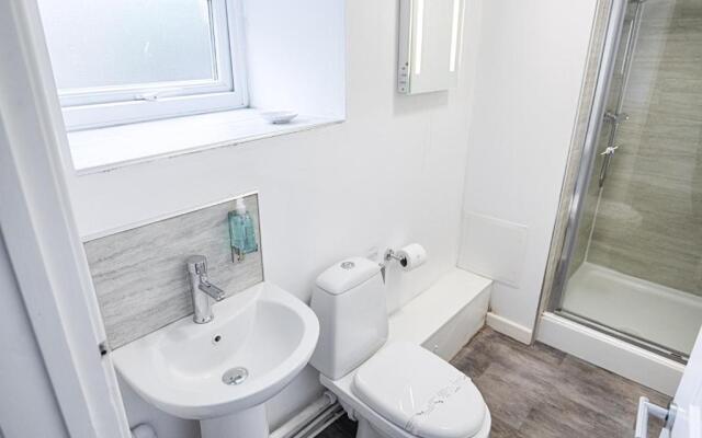 Perfect Location with Parking -Jersey Lodge