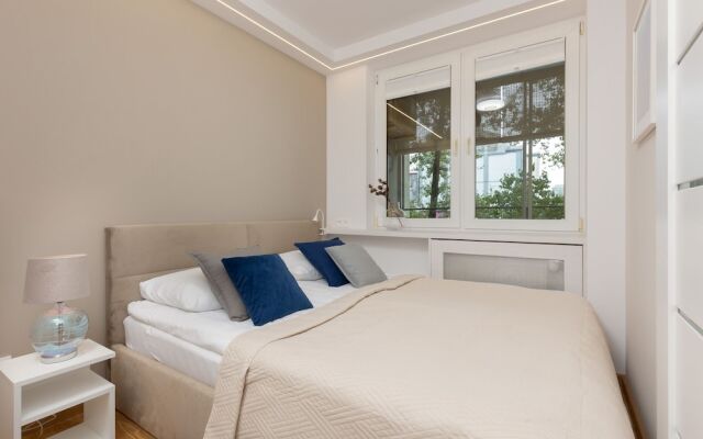 Warsaw City Centre- Srebrna by Renters