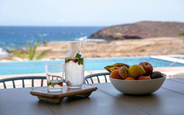 Kora Nivaria Beach