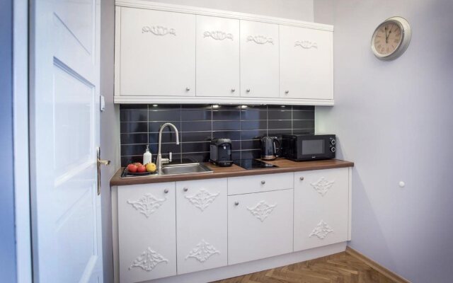 Scharffenberg Apartments Main Square