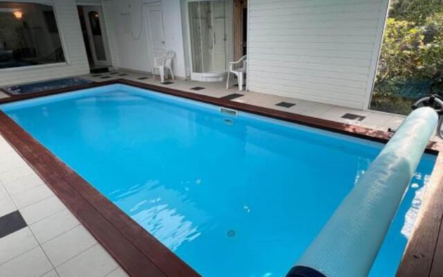 Pleasant holiday home in Clohars-Carnoët with garden