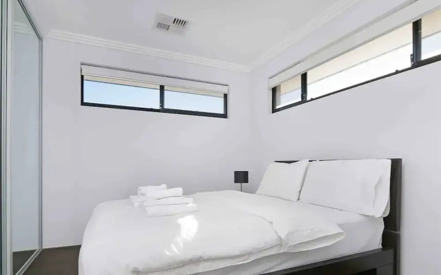 Luxury 4-bedroom House - Mount Lawley