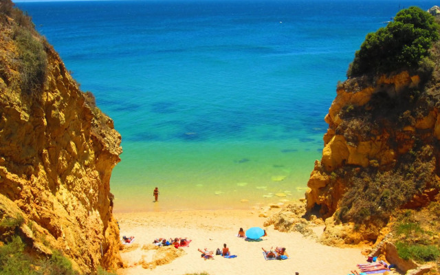 Costa D’Oiro Ambiance Village