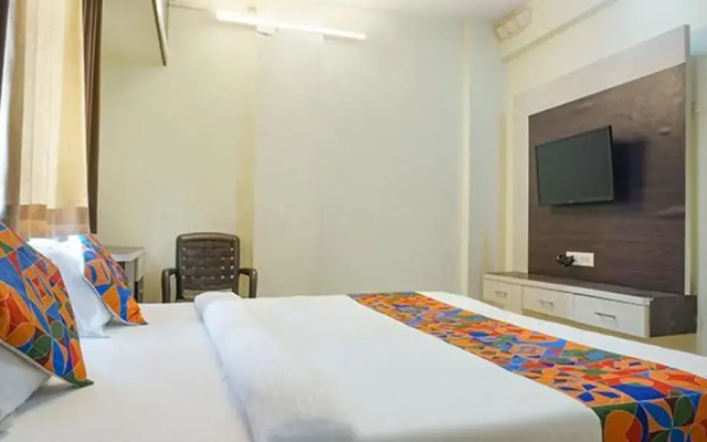 Fabhotel The Guest House