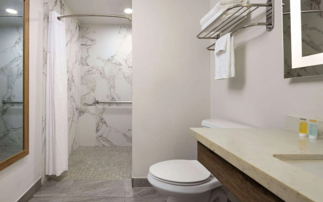 Days Inn by Wyndham Bakersfield