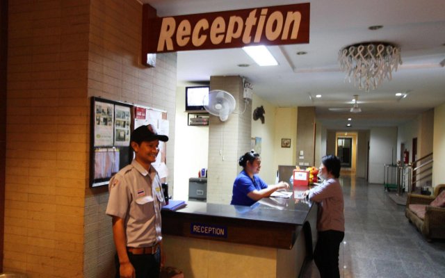 18 Coins Budget Hotel