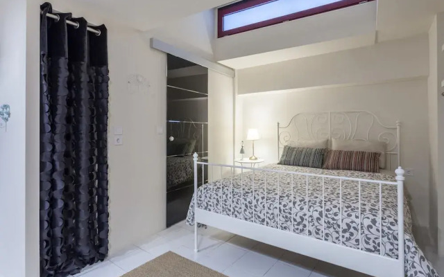 A Gift in the Heart of Monastiraki A