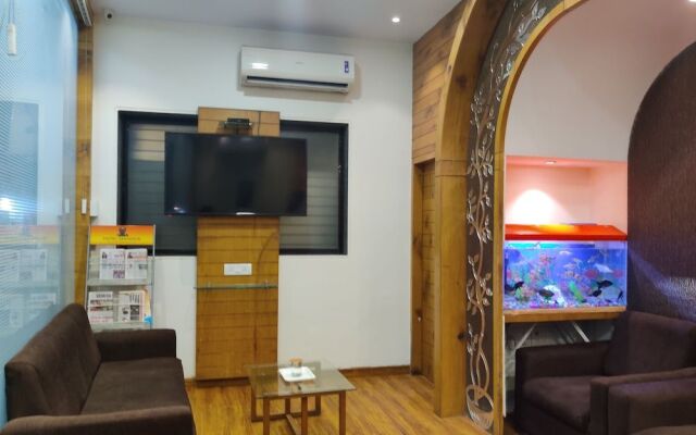 OYO 8490 Hotel Grandeur